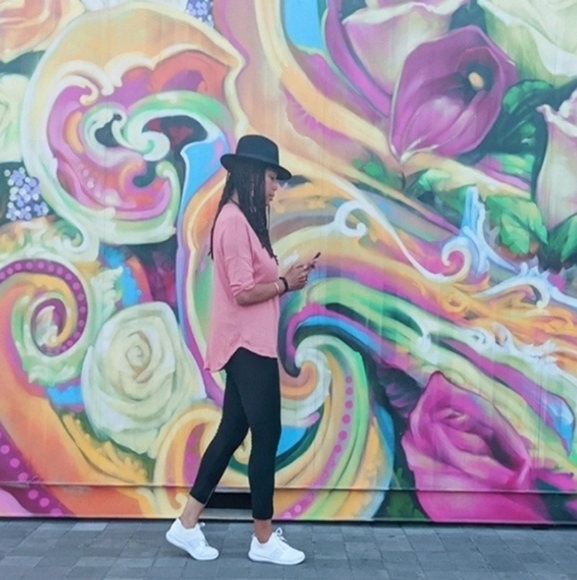 💝🛍Welcome To My Closet 💋! - Picture 1 of 16